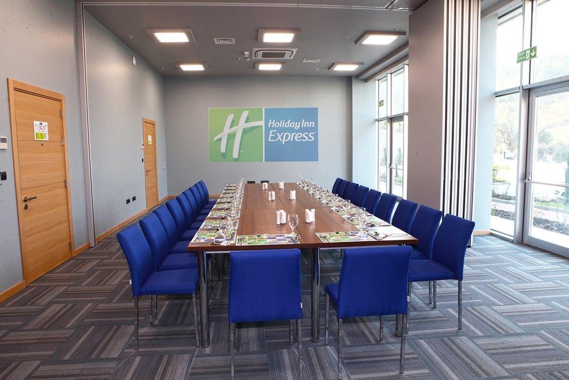 Holiday Inn Express Manisa-West By Ihg Exterior photo