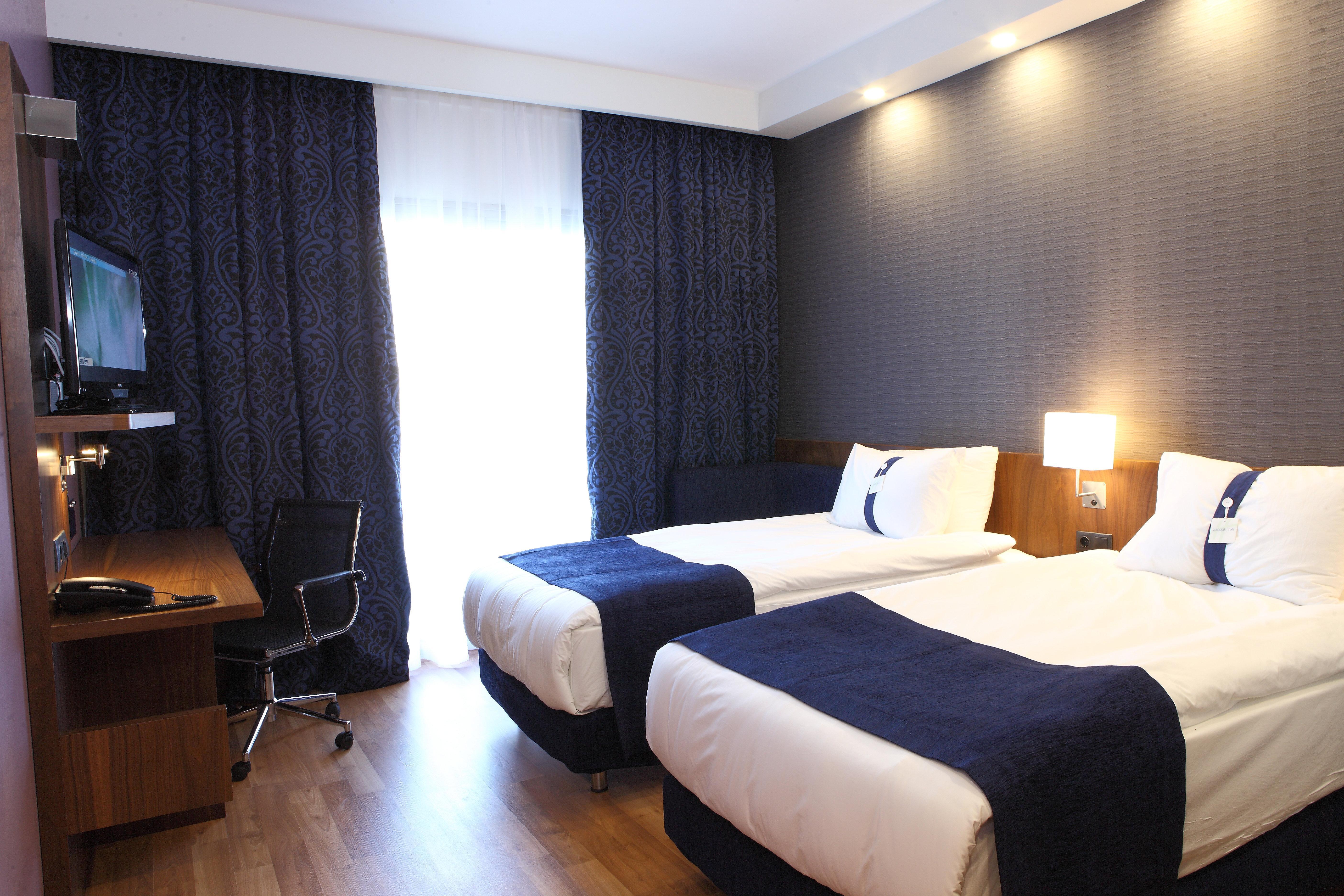 Holiday Inn Express Manisa-West By Ihg Exterior photo